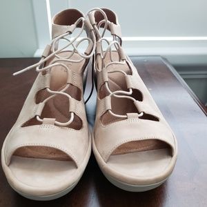 Clark's Artisan Leather Ghillie Wedge Sandle. Sand